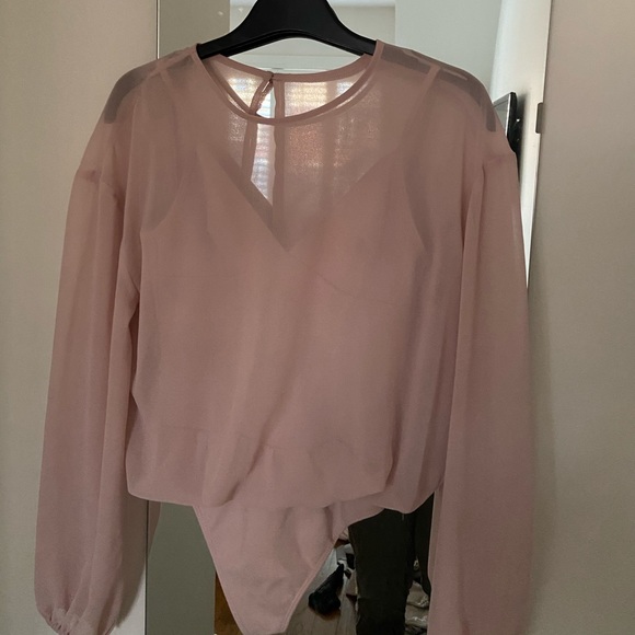 Wilfred (aritzia) body suit blouse. - Picture 2 of 6